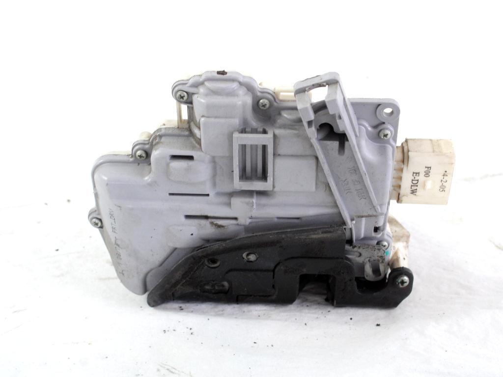 CENTRALNO ZAKLEPANJE PREDNIH LEVIH VRAT OEM N. 4F1837015 ORIGINAL REZERVNI DEL AUDI A3 MK2 8P 8PA 8P1 (2003 - 2008)DIESEL LETNIK 2005