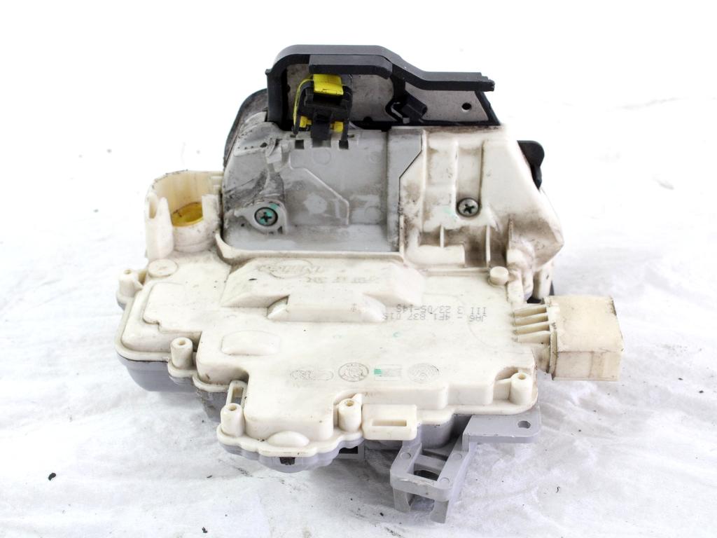 CENTRALNO ZAKLEPANJE PREDNIH LEVIH VRAT OEM N. 4F1837015 ORIGINAL REZERVNI DEL AUDI A3 MK2 8P 8PA 8P1 (2003 - 2008)DIESEL LETNIK 2005