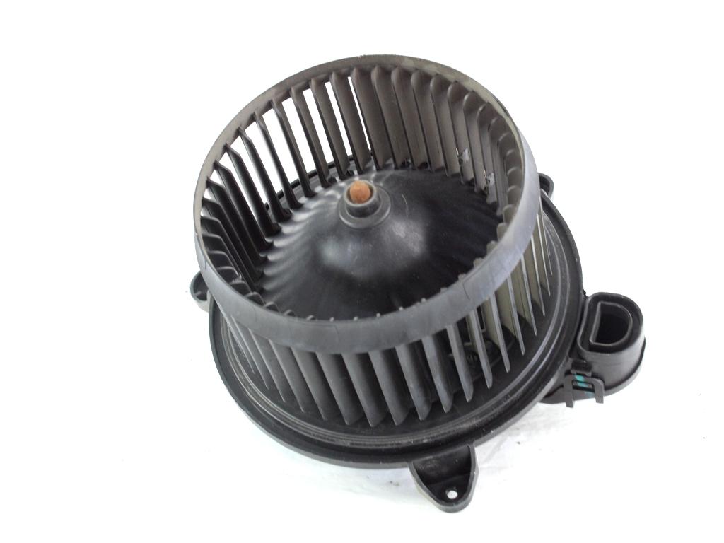 VENTILATOR  KABINE  OEM N. AV11-19846-AB ORIGINAL REZERVNI DEL FORD KA+ PLUS UK FK MK3 (2016 -2019) BENZINA LETNIK 2016