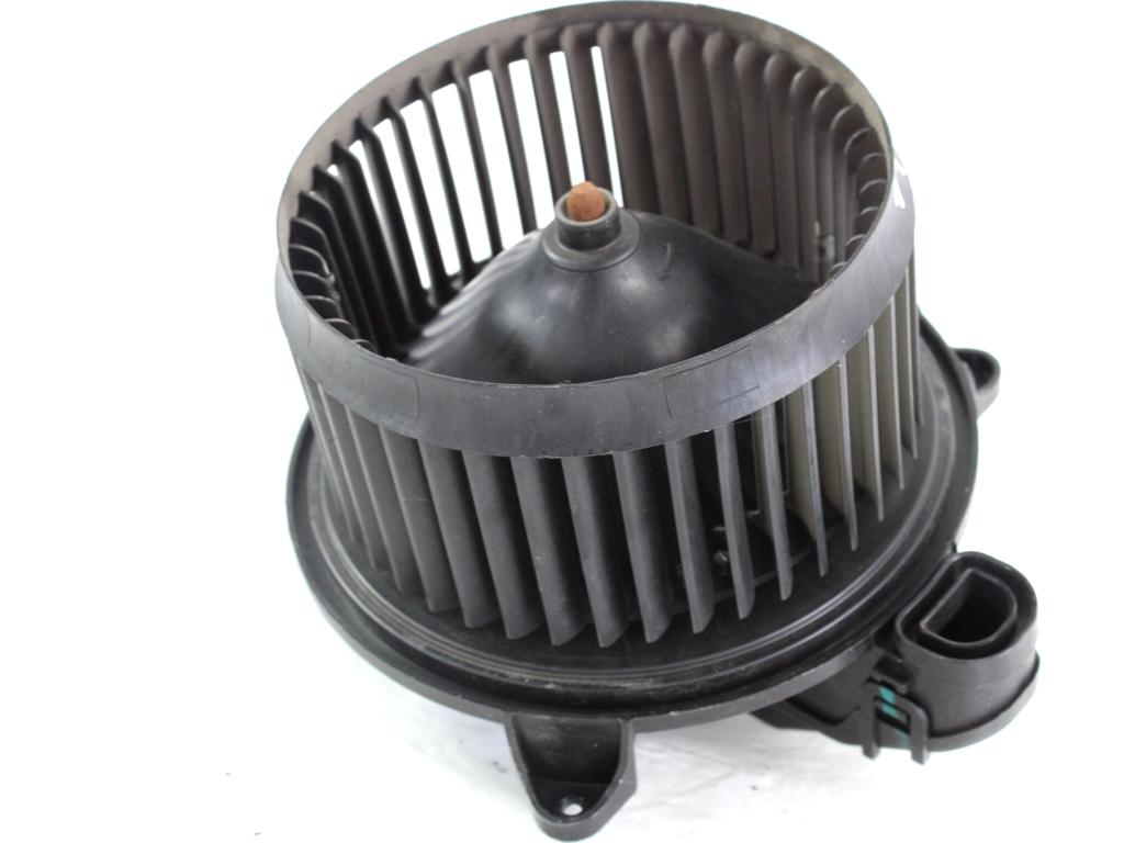 VENTILATOR  KABINE  OEM N. AV11-19846-AB ORIGINAL REZERVNI DEL FORD KA+ PLUS UK FK MK3 (2016 -2019) BENZINA LETNIK 2016