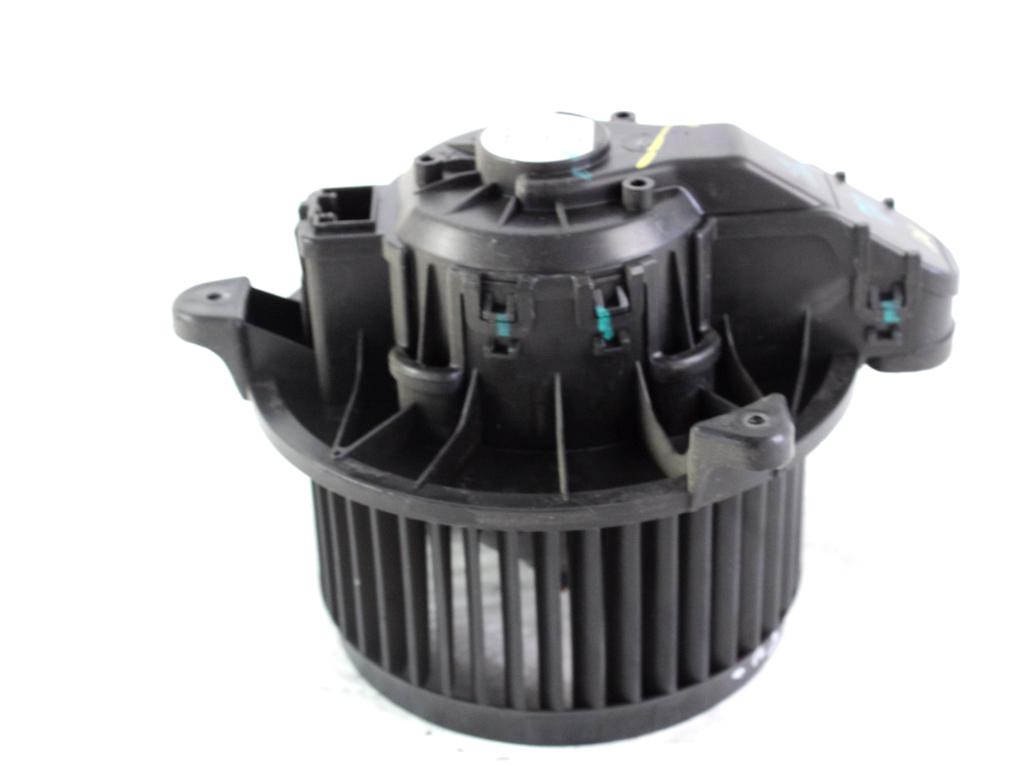 VENTILATOR  KABINE  OEM N. AV11-19846-AB ORIGINAL REZERVNI DEL FORD KA+ PLUS UK FK MK3 (2016 -2019) BENZINA LETNIK 2016