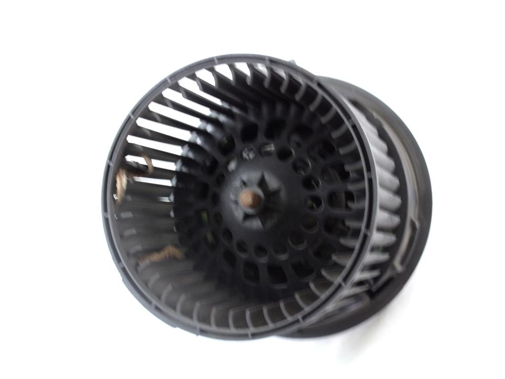 VENTILATOR  KABINE  OEM N. 272100975R ORIGINAL REZERVNI DEL DACIA SANDERO / SANDERO STEPWAY MK2 (2012 - 2016) BENZINA/GPL LETNIK 2015