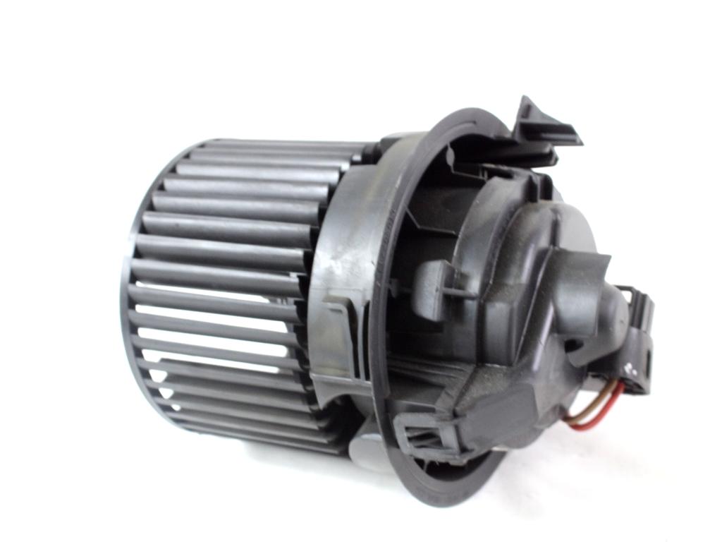 VENTILATOR  KABINE  OEM N. 272100975R ORIGINAL REZERVNI DEL DACIA SANDERO / SANDERO STEPWAY MK2 (2012 - 2016) BENZINA/GPL LETNIK 2015