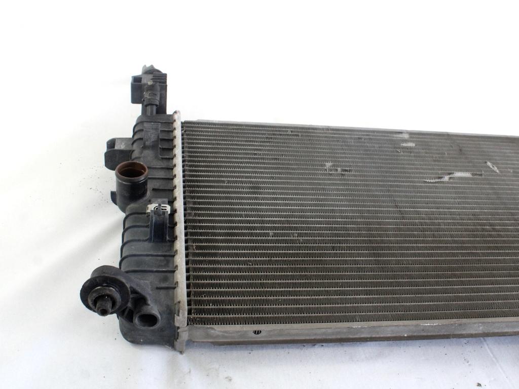 RADIATOR VODE OEM N. 13303639 ORIGINAL REZERVNI DEL OPEL MERIVA A X03 R (2006 - 2010) BENZINA LETNIK 2008