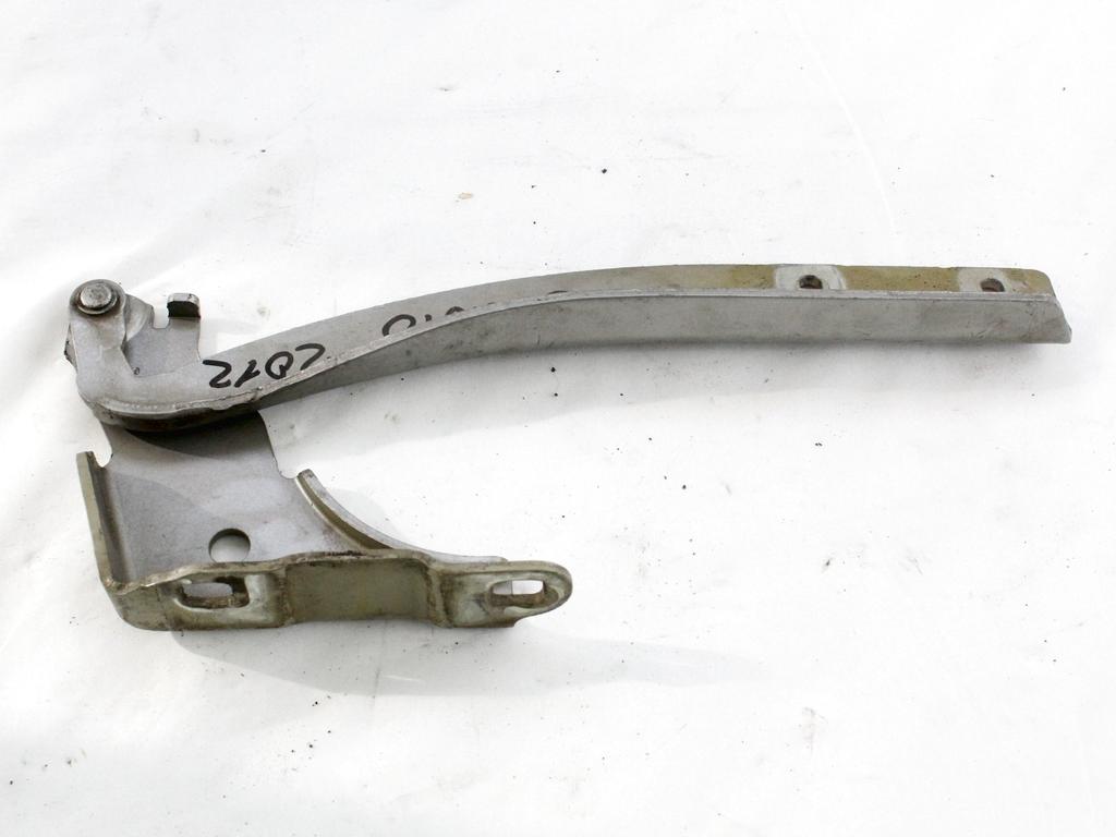 PANTI POKROVA MOTORJA OEM N. 51761347 ORIGINAL REZERVNI DEL FIAT GRANDE PUNTO 199 (2005 - 2012) DIESEL LETNIK 2006