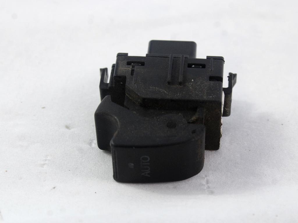 STIKALO SPREDNJIH DESNIH SIP OEM N. 84810-02041 ORIGINAL REZERVNI DEL TOYOTA COROLLA E12 (2000 - 2006) DIESEL LETNIK 2005