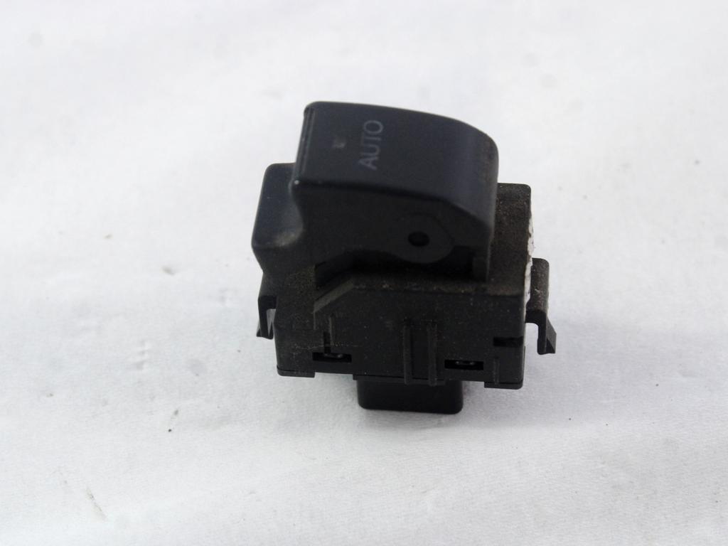 STIKALO SPREDNJIH DESNIH SIP OEM N. 84810-02041 ORIGINAL REZERVNI DEL TOYOTA COROLLA E12 (2000 - 2006) DIESEL LETNIK 2005