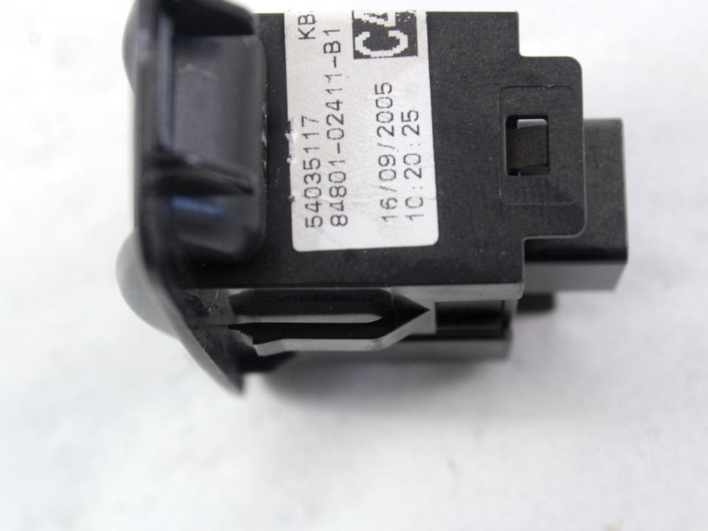 ZADNJE STIKALO OEM N. 84810-02041 ORIGINAL REZERVNI DEL TOYOTA COROLLA E12 (2000 - 2006) DIESEL LETNIK 2005