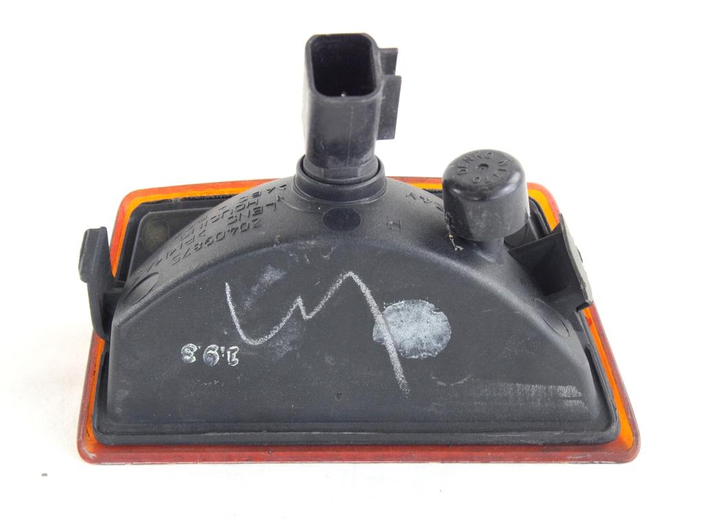 SPREDNJI INDIKATOR OEM N. 20409875 ORIGINAL REZERVNI DEL VOLVO SERIE FH (2002 - 2013)DIESEL LETNIK 2007