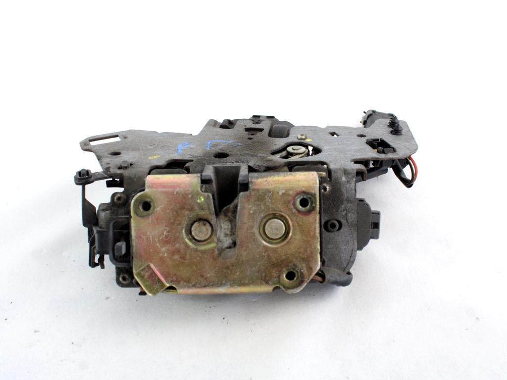 CENTRALNO ZAKLEPANJE ZADNJIH DESNIH VRAT OEM N. 05093404AD ORIGINAL REZERVNI DEL CHRYSLER VOYAGER/GRAN VOYAGER RG RS MK4 (2001 - 2007) DIESEL LETNIK 2004