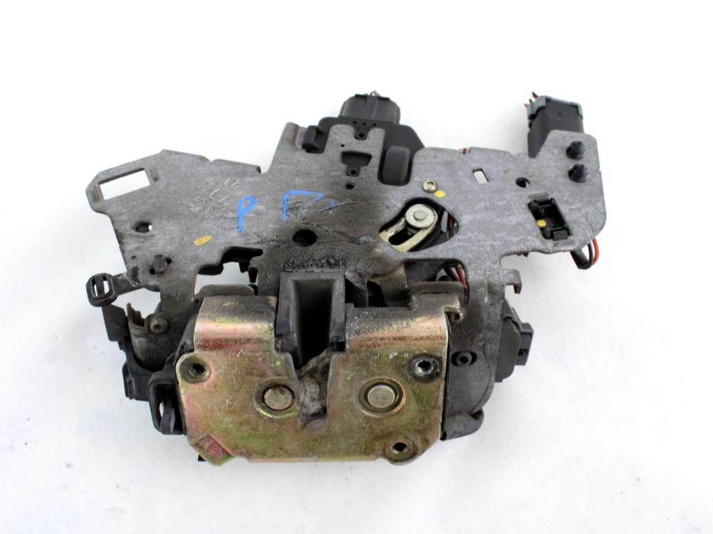 CENTRALNO ZAKLEPANJE ZADNJIH DESNIH VRAT OEM N. 05093404AD ORIGINAL REZERVNI DEL CHRYSLER VOYAGER/GRAN VOYAGER RG RS MK4 (2001 - 2007) DIESEL LETNIK 2004