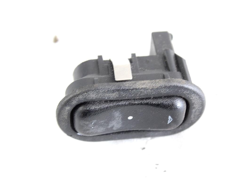 ZADNJE STIKALO OEM N. 90561388 ORIGINAL REZERVNI DEL OPEL ZAFIRA A T98 (1999 - 2005) DIESEL LETNIK 2002