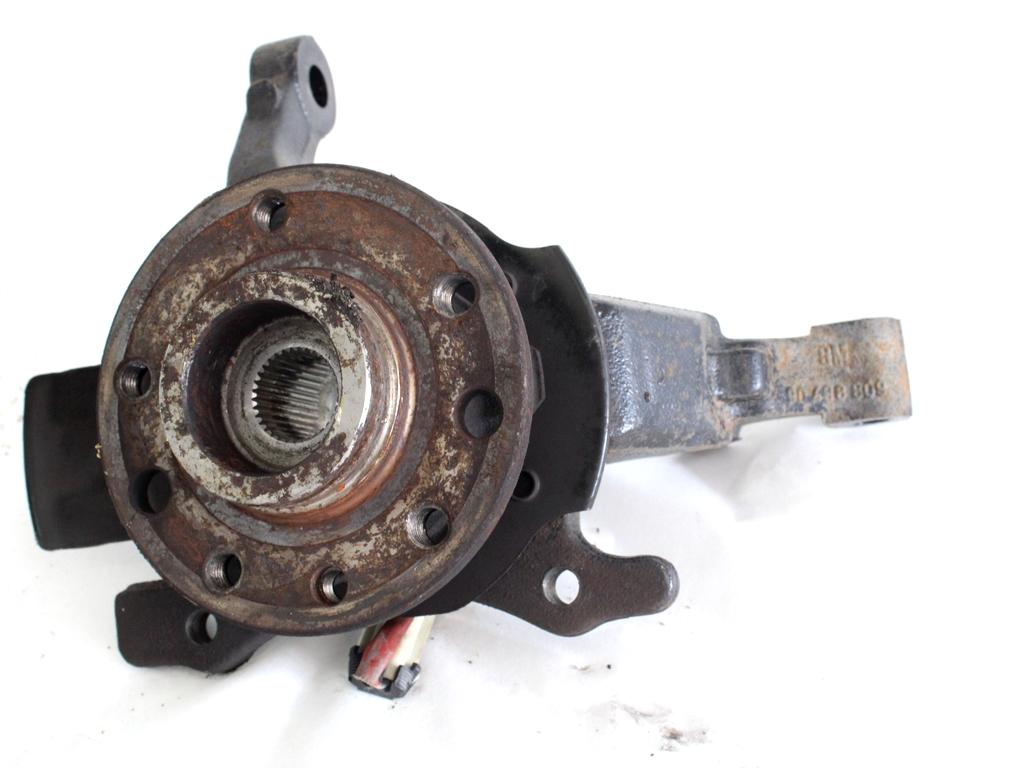 VRTLJIVI LEZAJ DESNO / PESTO KOLESA Z LEZAJEM SPREDAJ OEM N. 90498809 ORIGINAL REZERVNI DEL OPEL ZAFIRA A T98 (1999 - 2005) DIESEL LETNIK 2002