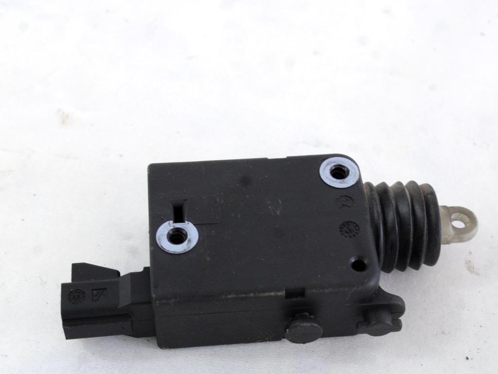 ZAKLEPANJE PRTLJA?NIH VRAT  OEM N. 90460062 ORIGINAL REZERVNI DEL OPEL ZAFIRA A T98 (1999 - 2005) DIESEL LETNIK 2002