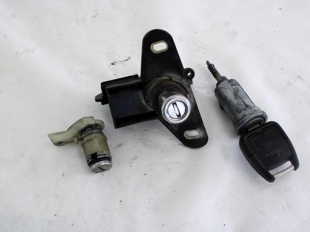 KOMPLET ODKLEPANJE IN VZIG  OEM N. 15333 KIT ACCENSIONE AVVIAMENTO ORIGINAL REZERVNI DEL OPEL ZAFIRA A T98 (1999 - 2005) DIESEL LETNIK 2002