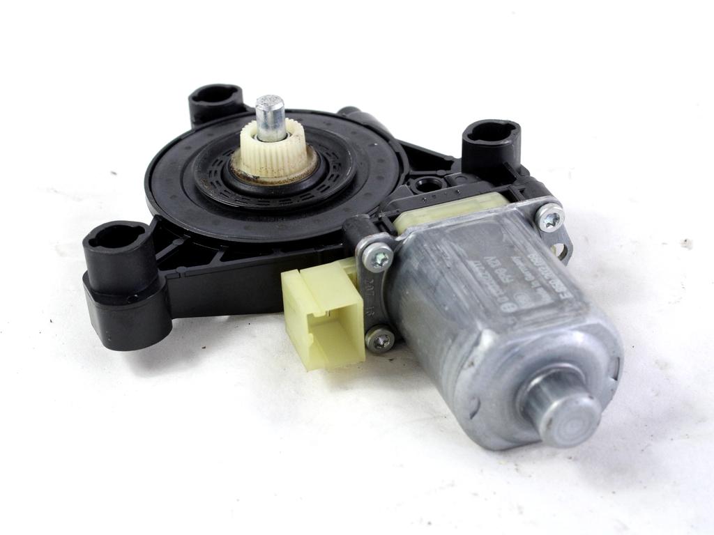 DVIZNI MEHANIZEM SPREDNIH STEKEL  OEM N. 106385 MOTORINO ALZACRISTALLO PORTA ANTERIORE ORIGINAL REZERVNI DEL SEAT LEON 5F1 MK3 (2012- 2020)BENZINA LETNIK 2016