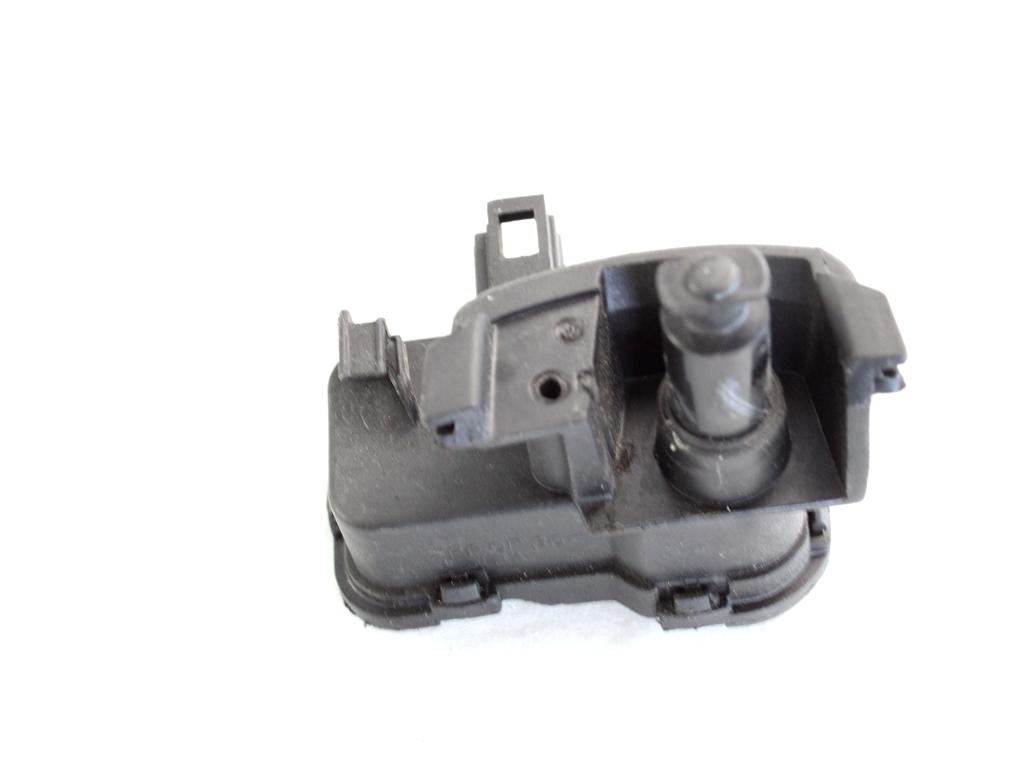 ZAKLEP LOPUTE GORIVA OEM N. 7P0810773D ORIGINAL REZERVNI DEL SEAT LEON 5F1 MK3 (2012- 2020)BENZINA LETNIK 2016