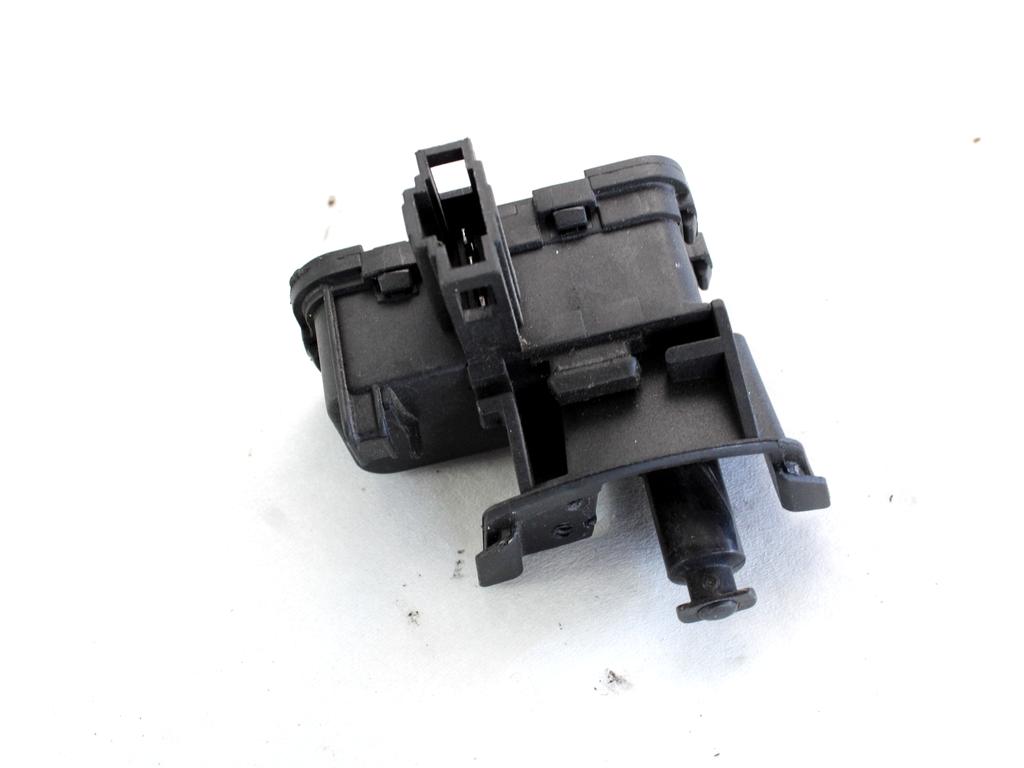 ZAKLEP LOPUTE GORIVA OEM N. 7P0810773D ORIGINAL REZERVNI DEL SEAT LEON 5F1 MK3 (2012- 2020)BENZINA LETNIK 2016