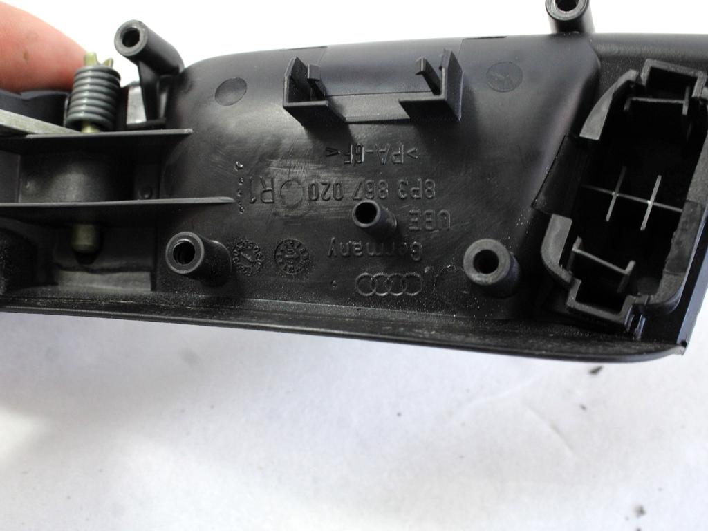 NOTRANJA KLJUKA  OEM N. 8P3867020 ORIGINAL REZERVNI DEL AUDI A3 MK2R 8P 8PA 8P1 8P7 (2008 - 2012)BENZINA LETNIK 2009