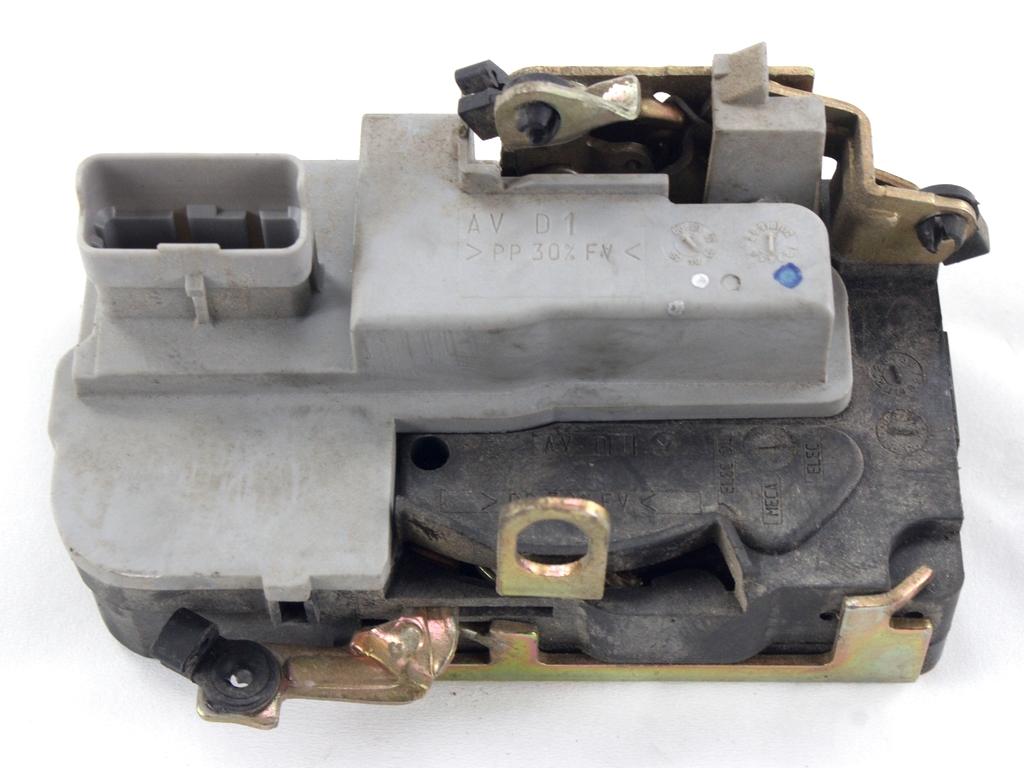 CENTRALNI ZAKLEP SPREDNJIH VRAT  OEM N. 9136HN ORIGINAL REZERVNI DEL PEUGEOT 206 / 206 CC 2A/C 2D 2E/K (1998 - 2003) BENZINA LETNIK 2001