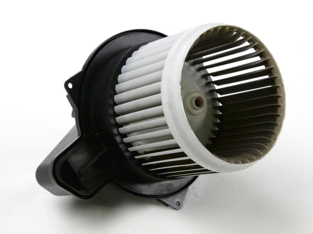 VENTILATOR  KABINE  OEM N. 77366916 ORIGINAL REZERVNI DEL FIAT PANDA 319 (DAL 2011) BENZINA LETNIK 2015