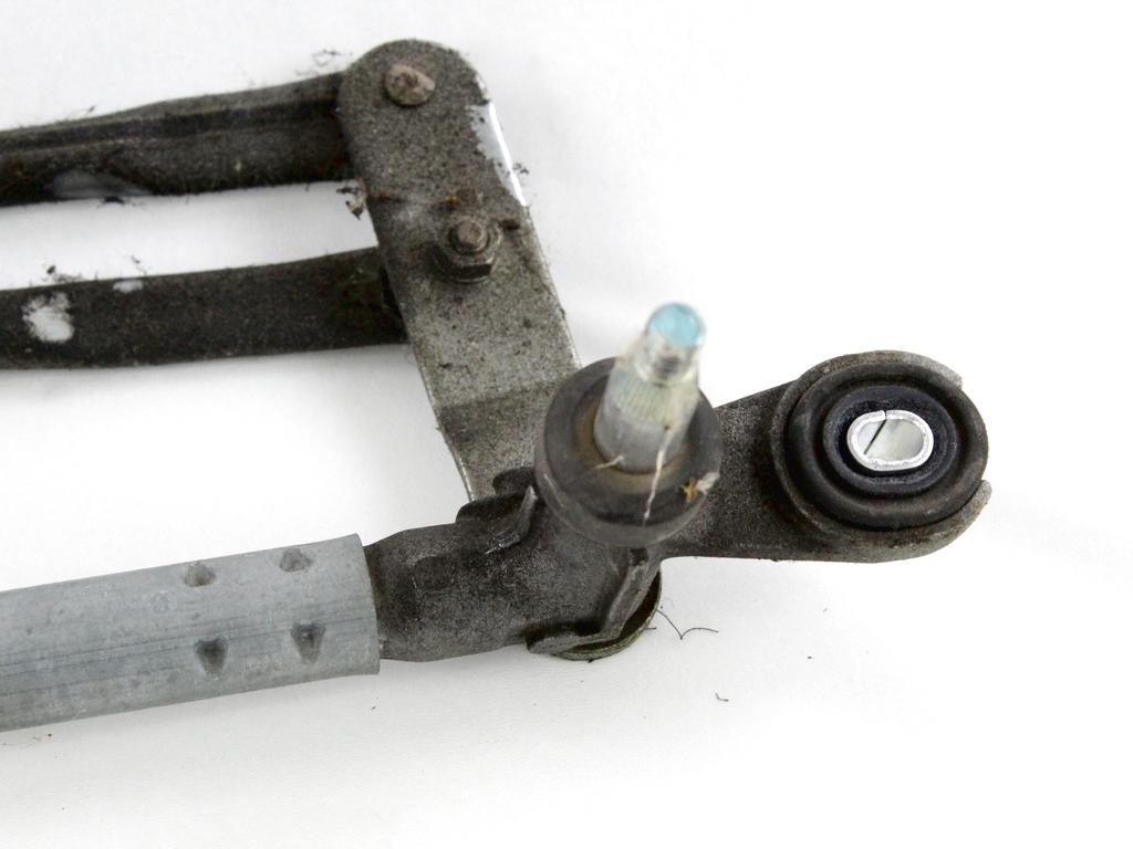 MOTORCEK PREDNJIH BRISALCEV OEM N. 52024852 ORIGINAL REZERVNI DEL FIAT PANDA 319 (DAL 2011) BENZINA LETNIK 2015