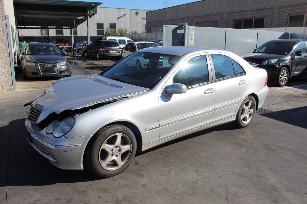 MERCEDES CLASSE C C200 W203 2.2 D 85KW 6M 4P (2002) RICAMBI IN MAGAZZINO