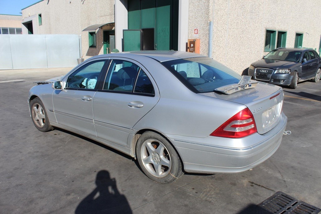 MERCEDES CLASSE C C200 W203 2.2 D 85KW 6M 4P (2002) RICAMBI IN MAGAZZINO