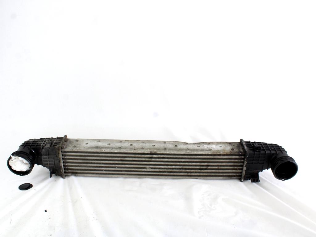 HLADILNIK INTERCOOLER OEM N. A2115003902 ORIGINAL REZERVNI DEL MERCEDES CLASSE CLS C219 BER (2004 - 2010)DIESEL LETNIK 2008