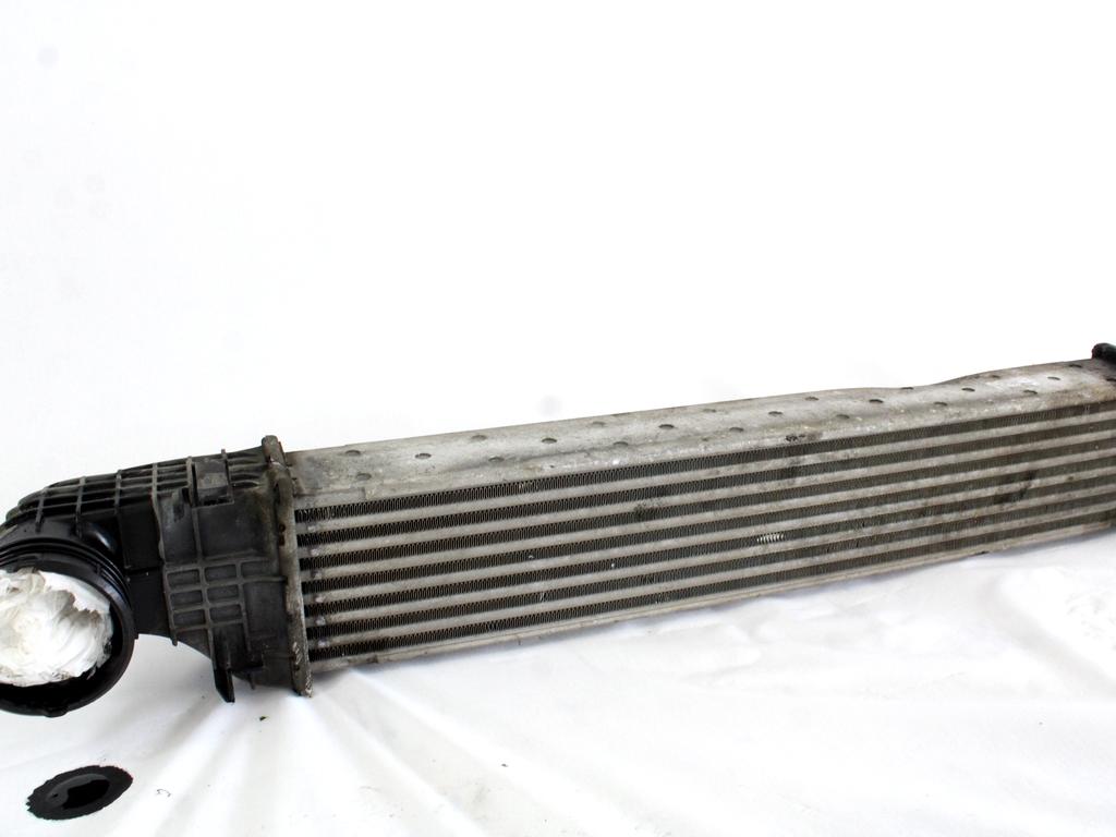 HLADILNIK INTERCOOLER OEM N. A2115003902 ORIGINAL REZERVNI DEL MERCEDES CLASSE CLS C219 BER (2004 - 2010)DIESEL LETNIK 2008