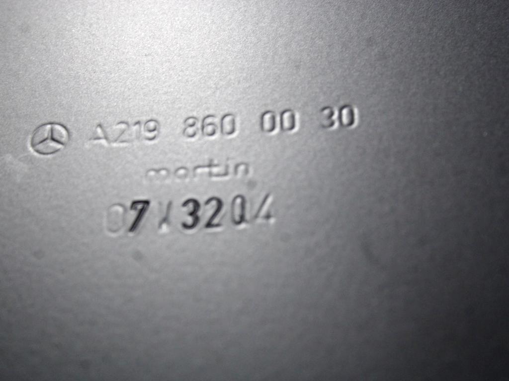 PLASTIKA MED SEDEZI BREZ NASLONJALA ROK OEM N. A2198600030 ORIGINAL REZERVNI DEL MERCEDES CLASSE CLS C219 BER (2004 - 2010)DIESEL LETNIK 2008