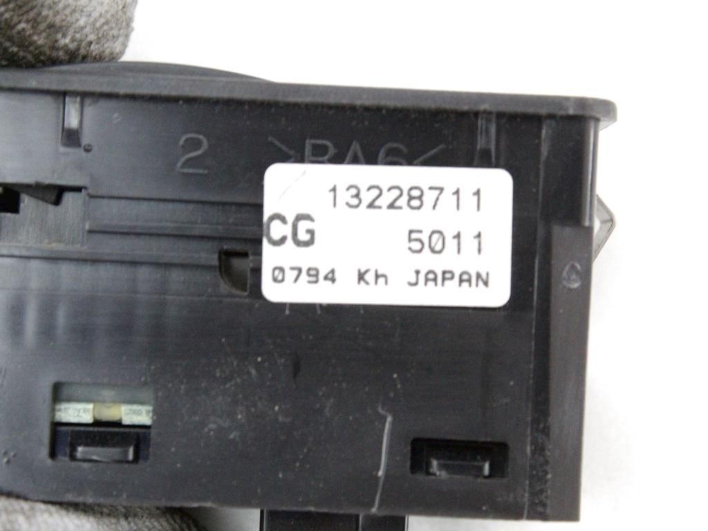 ZADNJE STIKALO OEM N. 13228711 ORIGINAL REZERVNI DEL OPEL ZAFIRA B ONE FAMILY A05 M75 (2011 - 2014) BENZINA LETNIK 2014