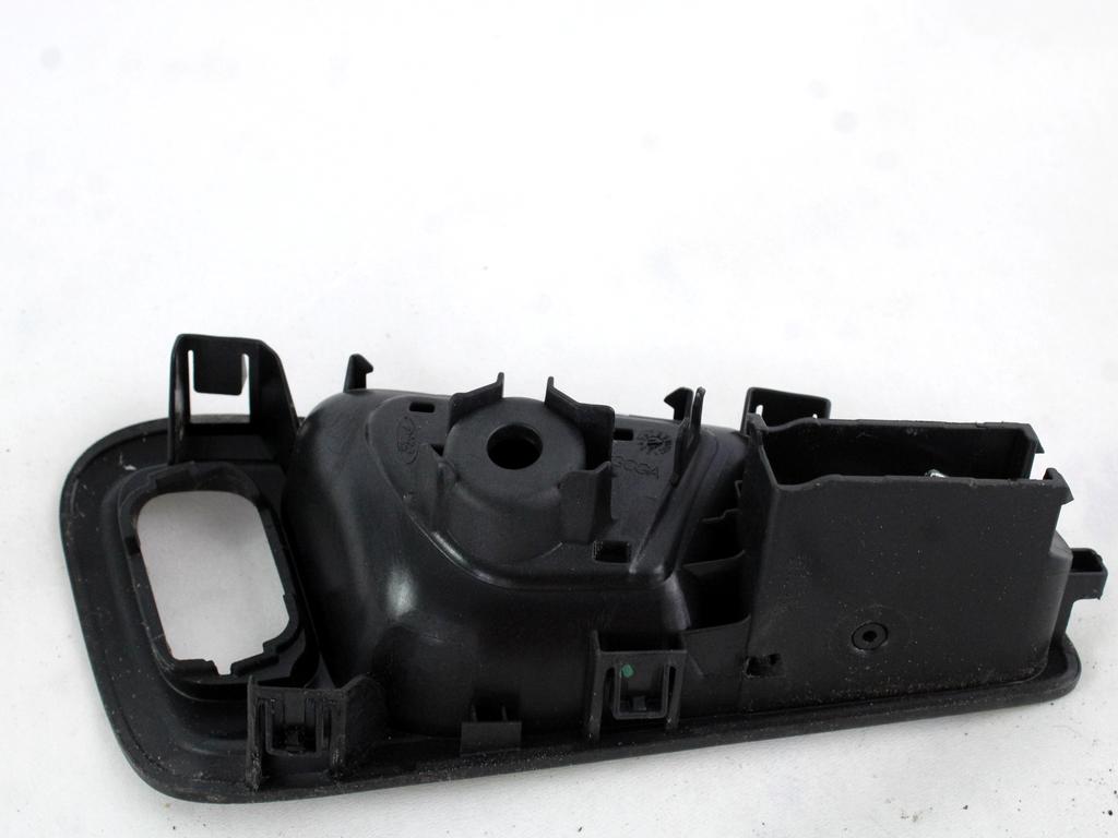 NOTRANJA KLJUKA  OEM N. F1EB-A22601-BAW ORIGINAL REZERVNI DEL FORD FOCUS MK3 R 4P/5P/SW (2014 - 2018)BENZINA LETNIK 2017