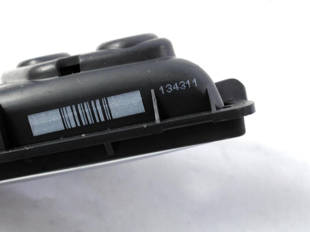 NOTRANJA KLJUKA  OEM N. 72120SWAA02ZA ORIGINAL REZERVNI DEL HONDA CRV RD MK3 (2006 -2012)DIESEL LETNIK 2012