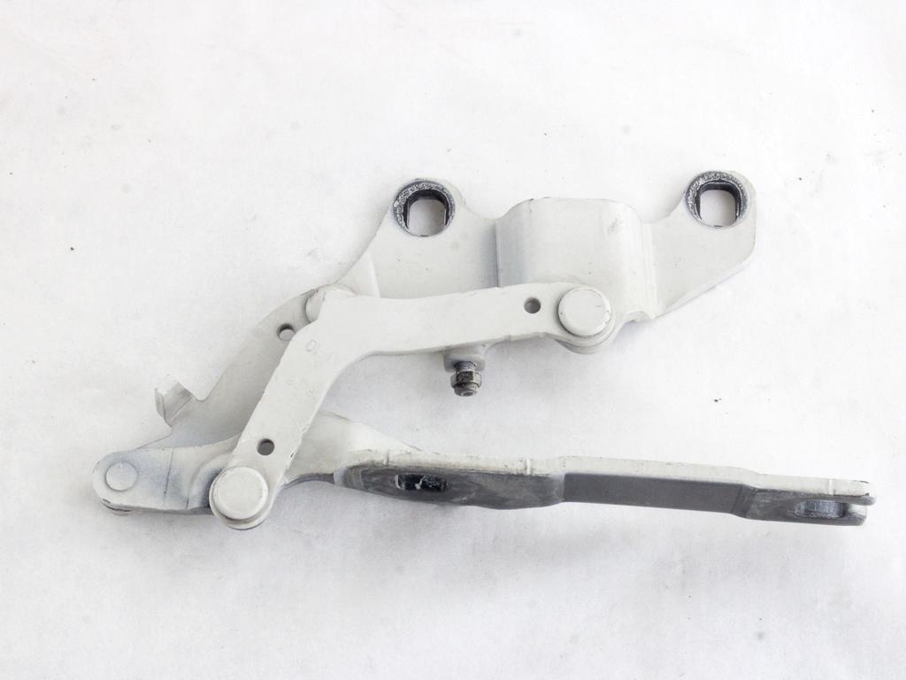 PANTI POKROVA MOTORJA OEM N. 7115264 ORIGINAL REZERVNI DEL BMW SERIE 3 BER/SW/COUPE/CABRIO E90/E91/E92/E93 LCI R (2009 - 2012) DIESEL LETNIK 2011