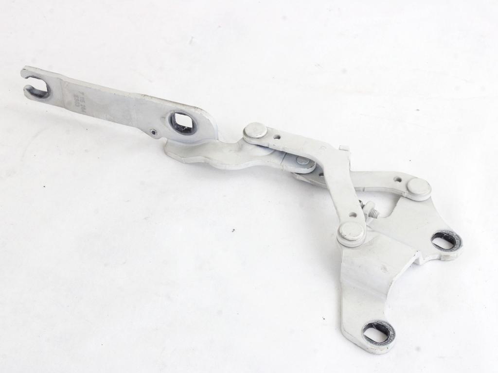 PANTI POKROVA MOTORJA OEM N. 7115264 ORIGINAL REZERVNI DEL BMW SERIE 3 BER/SW/COUPE/CABRIO E90/E91/E92/E93 LCI R (2009 - 2012) DIESEL LETNIK 2011