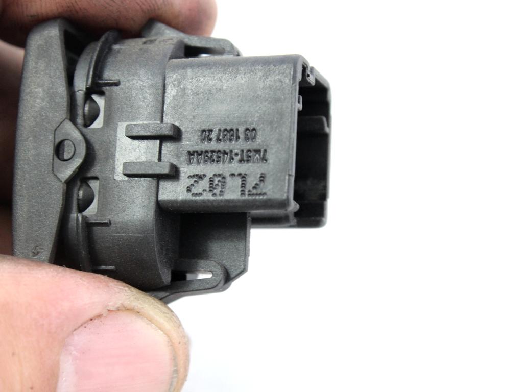 ZADNJE STIKALO OEM N. 7M5T-14529-AA ORIGINAL REZERVNI DEL FORD FOCUS CMAX DM2 MK1 R (04/2007 - 2010) DIESEL LETNIK 2007