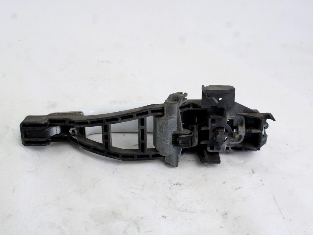 ZUNANJA KLJUKA SPREDNJA DESNA VRATA OEM N. 1305822 ORIGINAL REZERVNI DEL FORD FOCUS CMAX DM2 MK1 R (04/2007 - 2010) DIESEL LETNIK 2007