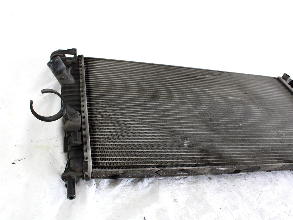 RADIATOR VODE OEM N. 3M5H-8005-TL ORIGINAL REZERVNI DEL FORD FOCUS CMAX DM2 MK1 R (04/2007 - 2010) DIESEL LETNIK 2007