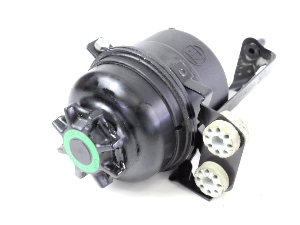 REZERVOAR CRPALKA  SERVO VOLAN OEM N. 32411097164 ORIGINAL REZERVNI DEL BMW SERIE 5 E60 E61 (2003 - 2010) DIESEL LETNIK 2008