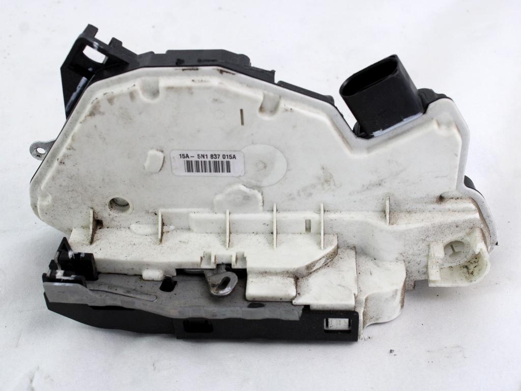 CENTRALNO ZAKLEPANJE PREDNIH LEVIH VRAT OEM N. 5N1837015A ORIGINAL REZERVNI DEL VOLKSWAGEN SCIROCCO 137 138 MK3 (10/2008 - 06-2014)BENZINA LETNIK 2009