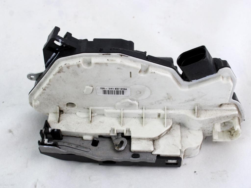 CENTRALNO ZAKLEPANJE PREDNIH LEVIH VRAT OEM N. 5N1837015A ORIGINAL REZERVNI DEL VOLKSWAGEN SCIROCCO 137 138 MK3 (10/2008 - 06-2014)BENZINA LETNIK 2009