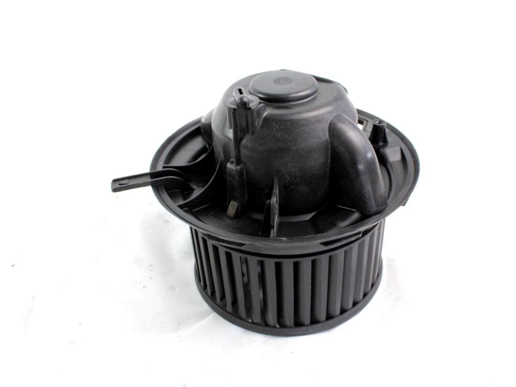 VENTILATOR  KABINE  OEM N. 3C1820015M ORIGINAL REZERVNI DEL VOLKSWAGEN SCIROCCO 137 138 MK3 (10/2008 - 06-2014)BENZINA LETNIK 2009