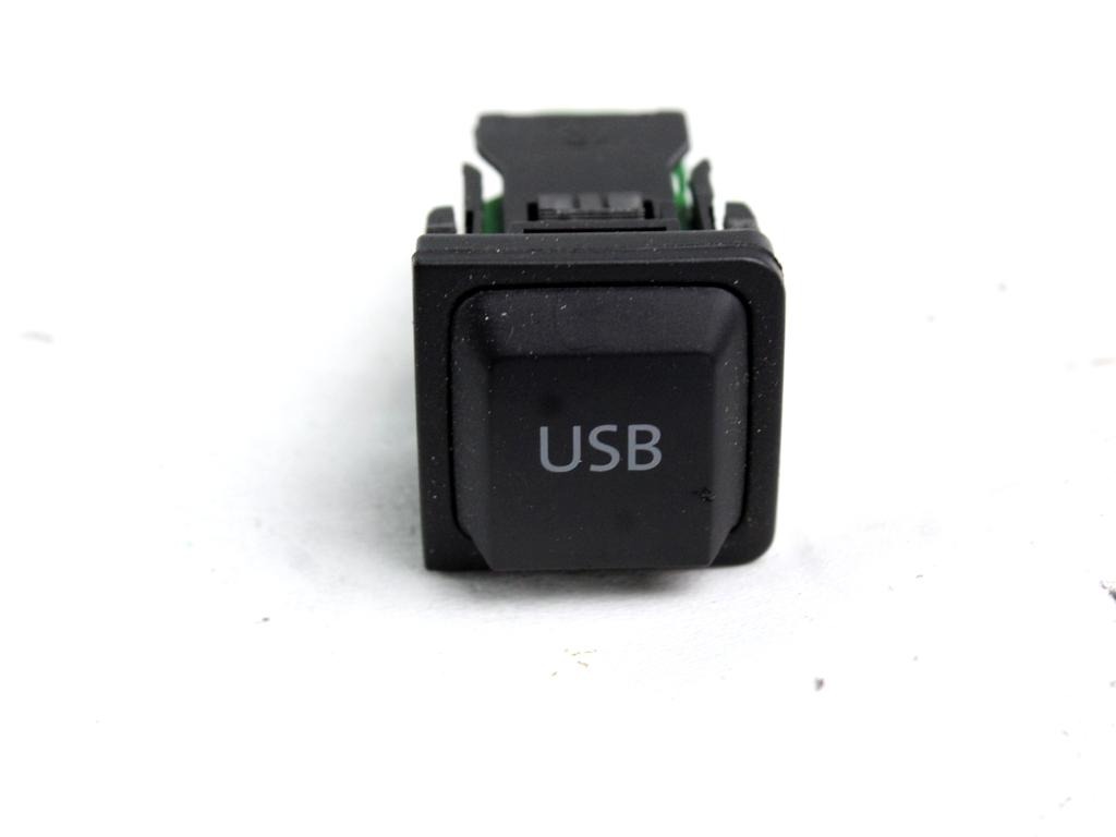 USB / AUX OEM N. 5KD035726A ORIGINAL REZERVNI DEL VOLKSWAGEN SCIROCCO 137 138 MK3 (10/2008 - 06-2014)BENZINA LETNIK 2009