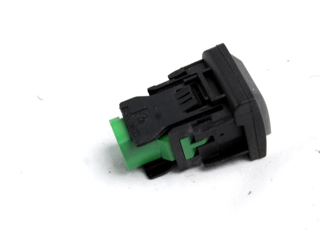 USB / AUX OEM N. 5KD035726A ORIGINAL REZERVNI DEL VOLKSWAGEN SCIROCCO 137 138 MK3 (10/2008 - 06-2014)BENZINA LETNIK 2009