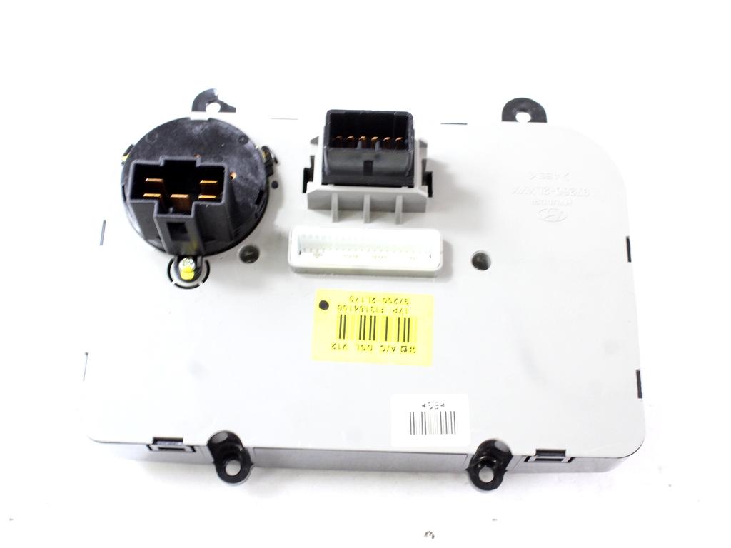 NADZOR KLIMATSKE NAPRAVE OEM N. 97250-2L170 ORIGINAL REZERVNI DEL HYUNDAI I30 FD MK1 (2007 - 2011)DIESEL LETNIK 2011