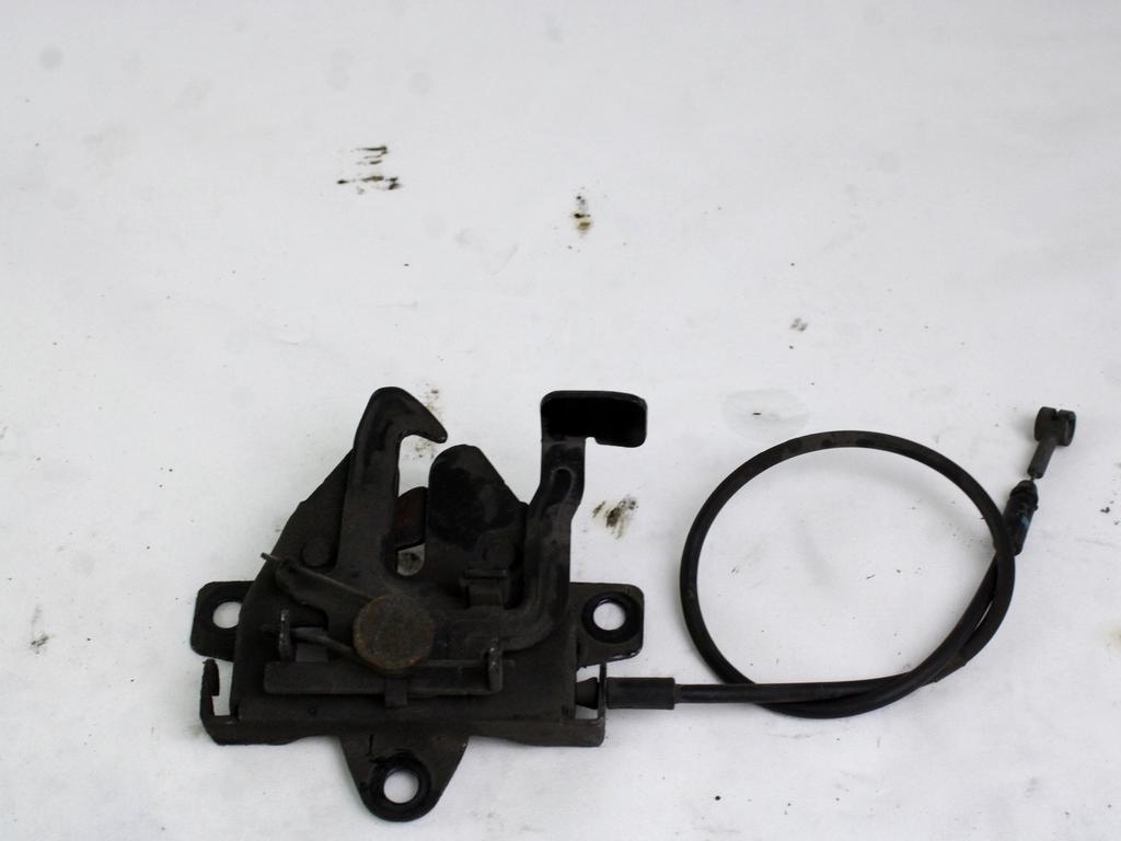 ZAKLEP POKROVA MOTORJA  OEM N. 811302L000 ORIGINAL REZERVNI DEL HYUNDAI I30 FD MK1 (2007 - 2011)DIESEL LETNIK 2011