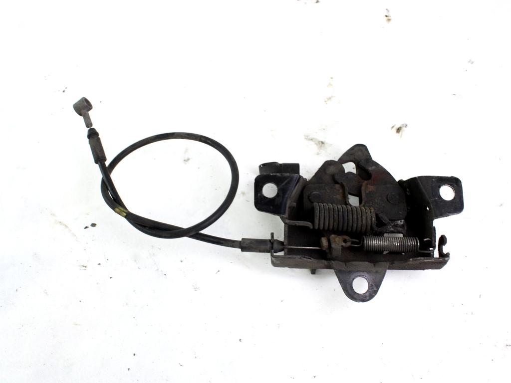 ZAKLEP POKROVA MOTORJA  OEM N. 811302L000 ORIGINAL REZERVNI DEL HYUNDAI I30 FD MK1 (2007 - 2011)DIESEL LETNIK 2011