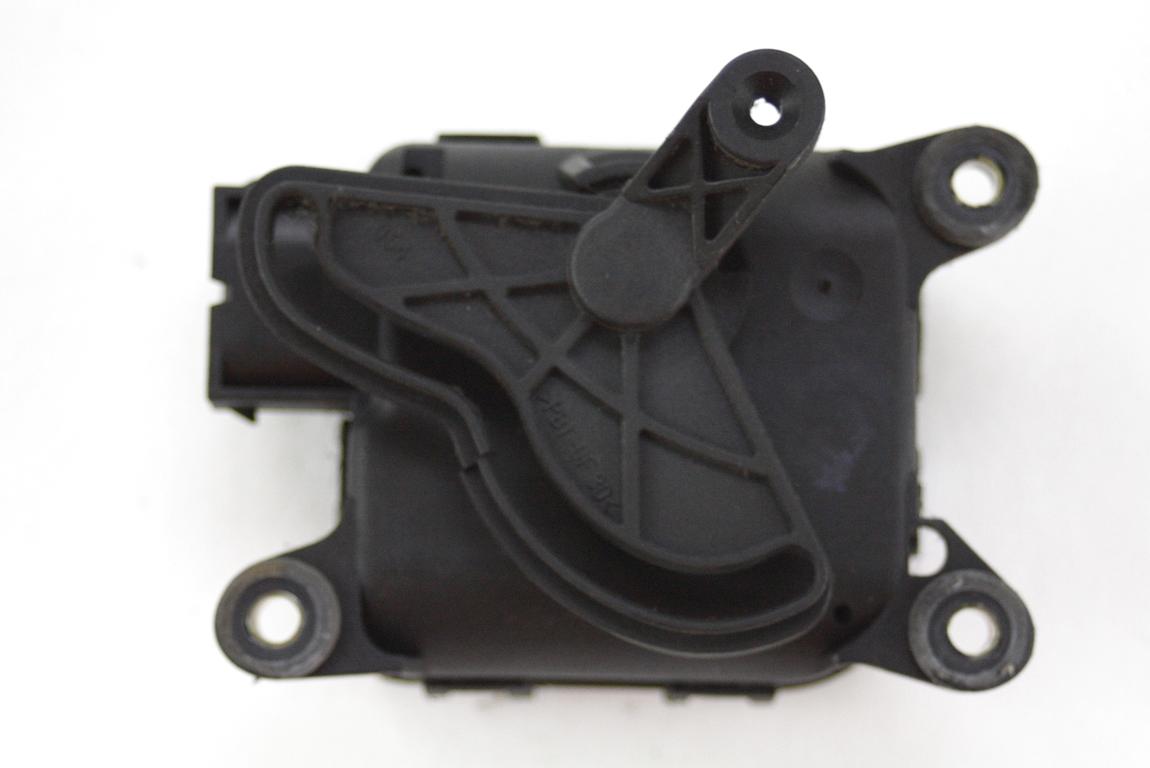 MOTORCEK OGREVANJA OEM N. 4B1820511C ORIGINAL REZERVNI DEL AUDI A6 C5 4B 4B5 4B2 BER/SW (1997 - 2001) DIESEL LETNIK 1999