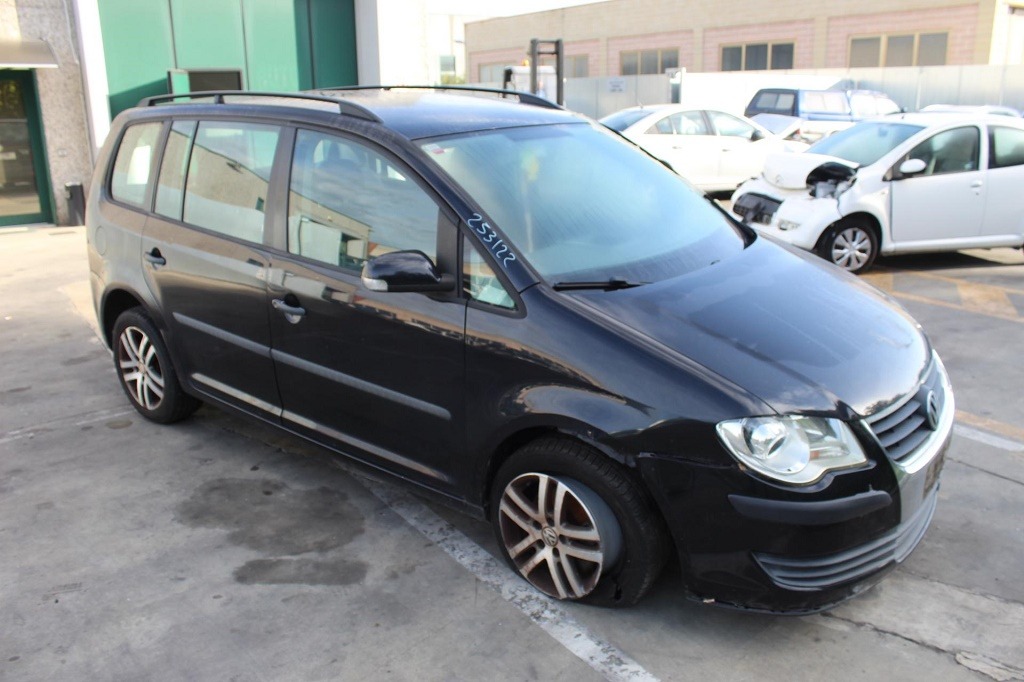 VOLKSWAGEN TOURAN 1.9 D 77KW 6M 5P (2007) RICAMBI IN MAGAZZINO